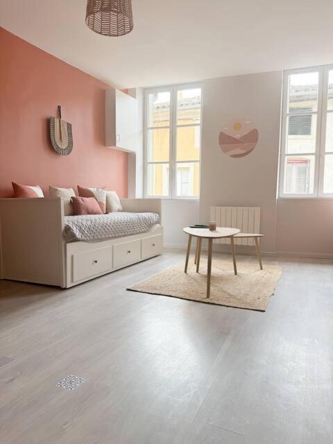Food And Chill - Deux Appartements Hypercentre - 1 Theme Cinema - By Primo C0Nciergerie Турню Екстериор снимка