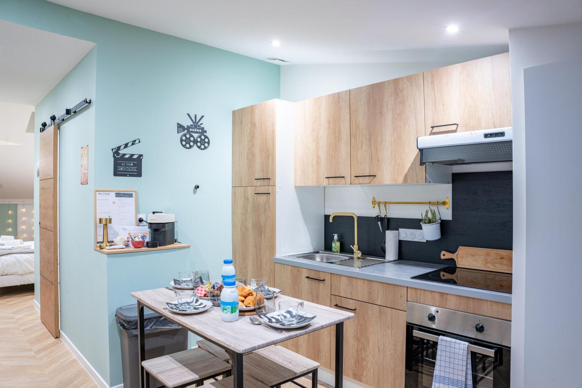 Food And Chill - Deux Appartements Hypercentre - 1 Theme Cinema - By Primo C0Nciergerie Турню Екстериор снимка