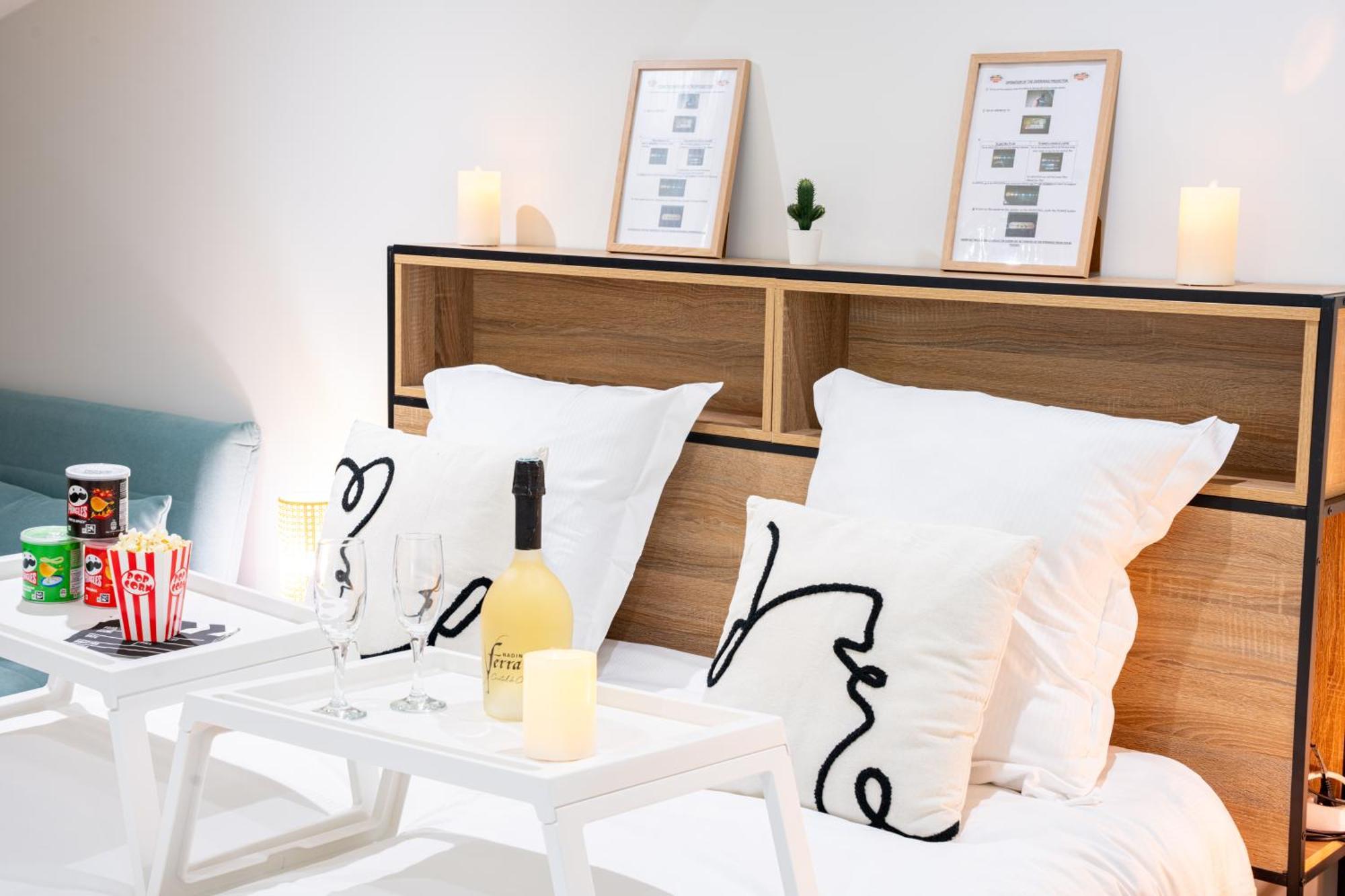 Food And Chill - Deux Appartements Hypercentre - 1 Theme Cinema - By Primo C0Nciergerie Турню Екстериор снимка